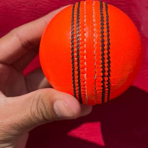 Venta al por mayor de pelotas de cricket de alta calidad de cuero genuino de grado personalizable duro entrenamiento profesional pelota de partido logotipo personalizado - Product Image 5