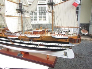 Amerigo Vespucci Modèle de bateau en bois peint à la main Cadeau d'affaires fabriqué au Vietnam - Product Image 2