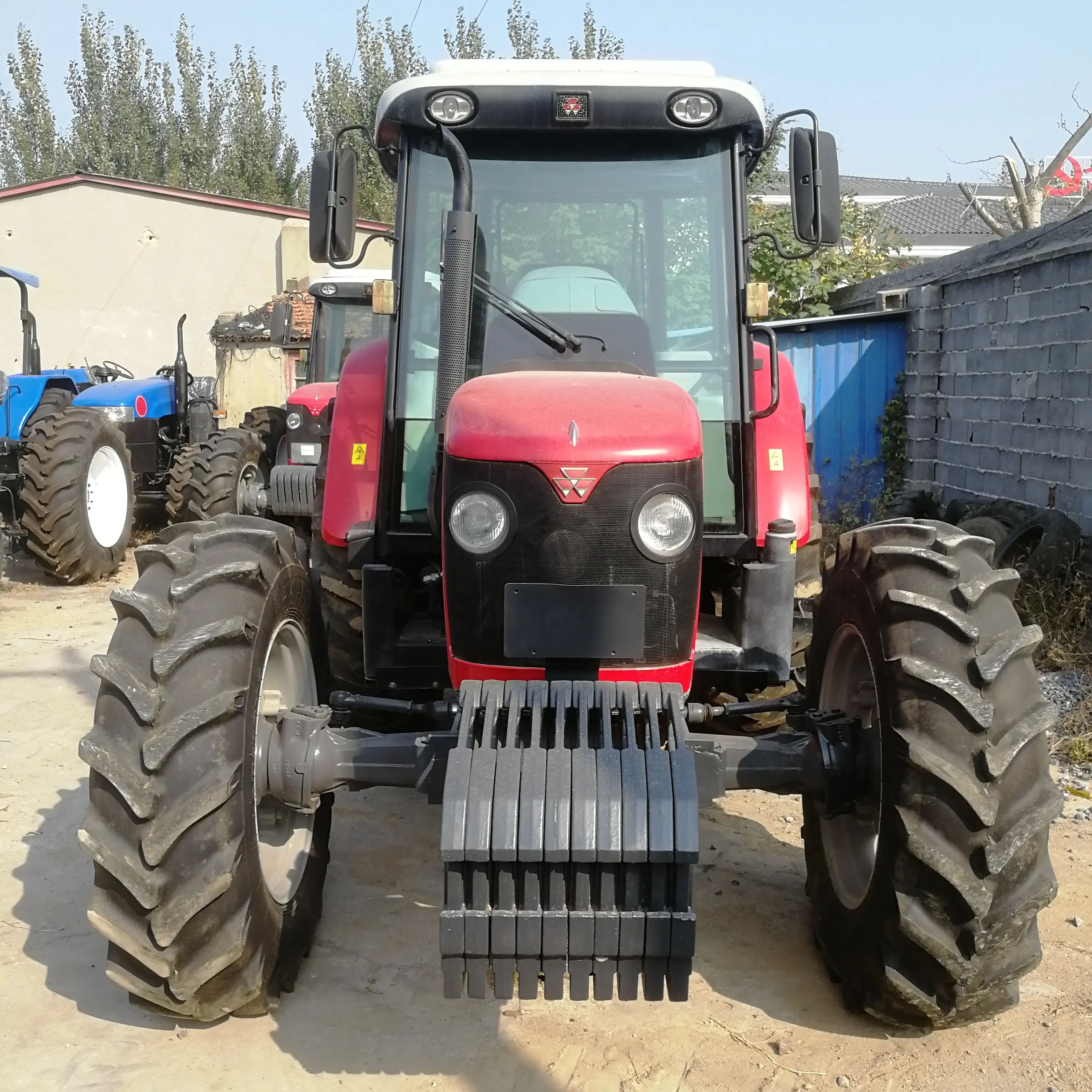 Gebruikt Tractoren Massey Ferguson Xtra 1204 120HP 4WD Wiel Boerderij Boomgaard Compact Tractor Landbouwmachines MF290 MF385 Spares