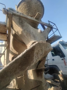 Camion malaxeur à béton auto chargement personnaliser la Machine lourd bas prix prêt à l'emploi Howo camion malaxeur à béton - Product Image 6