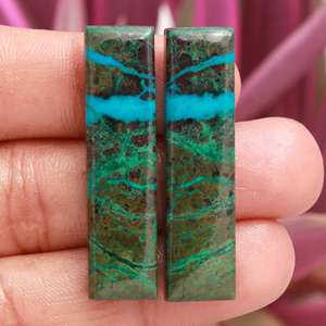 ต่างหูพลอยคริสโคลาธรรมชาติ DHORGEMS รูปทรงคาโบชอง สีฟ้า-เขียว รูปทรงมาร์ควิส/ลูกแพร์/วงรี/ทรงแฟนซี - Product Image 2