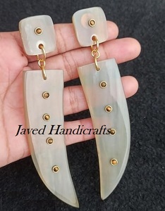 Vente en gros de boucles d'oreilles en corne de boeuf de style animal d'inspiration vintage de la meilleure qualité, design poli en corne à la mode pour l'artisanat naturel - Product Image 6