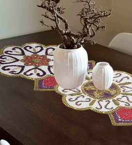 Camino de mesa bordado con flores decorativas con clase, diseño de cuentas hecho a mano en varios colores, camino de mesa con cuentas solitario - Product Image 2