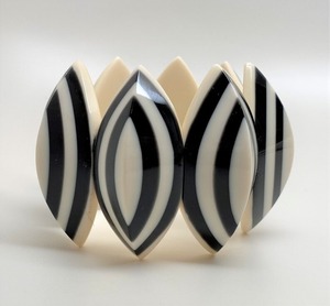 กำไลข้อมือเรซินทำด้วยมือเครื่องประดับชิ้นใหญ่พิเศษดีไซน์เป็นเอกลักษณ์ทำจากเรซินวัสดุที่เป็นมิตรกับสิ่งแวดล้อม - Product Image 6