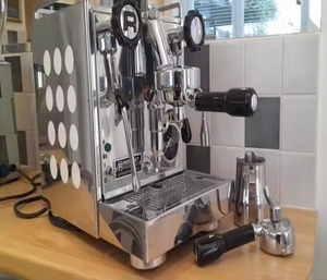 เครื่องชงกาแฟเอสเปรสโซ appartamento จรวดดั้งเดิมมีวางจำหน่ายแล้ว-สั่งซื้อของคุณวันนี้! - Product Image 1