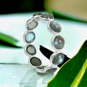 Piedra preciosa de labradorita de Fuego Azul, anillo de banda bonita de forma redonda, joyería hecha a mano de Plata de Ley 925 para uso diario, joyería fina - Product Image 3