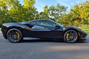Ferrari F8 Tributo 2022 parfaitement utilisée - Product Image 6