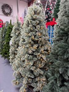 Árbol de Navidad Artificial de Pino Grande, Diseño 2026, Realista, Verde Intenso, Tipo Abeto, con Luces, Listo para Exportación - Product Image 1