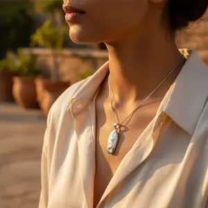 Colgante de Corazón de Plata 925 con Madreperla para Mujer, Elegante Colección de Dijes de Perlas - Product Image 2