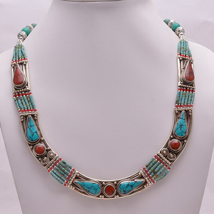 Collier pendentif classique en argent tibétain avec pierre précieuse turquoise sertie en clos pour fiançailles, mariage, anniversaire et fête - Product Image 2