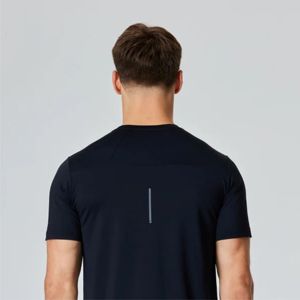 เสื้อยืดคลุมความชื้นสําหรับผู้ชายคุณภาพสูง - สบาย แห้งเร็ว เหมาะสําหรับออกกําลังกายในยิม วิ่ง - Product Image 6