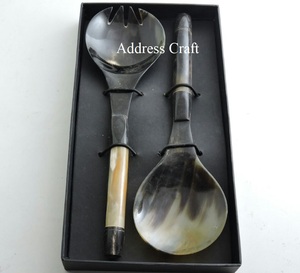 100% naturel corne de buffle couverts classique serveur à salade avec poignée en os outil de salade personnalisé créatif corne couverts cuillère et fourchette ensemble - Product Image 2