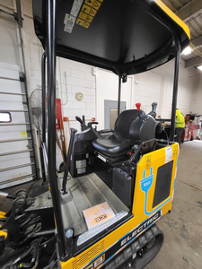 ซื้อรถขุดขนาดเล็ก JCB 19C-1E 10 ตัน ปี 2023 พร้อมเกียร์และปั๊ม ในราคาพิเศษ - Product Image 4