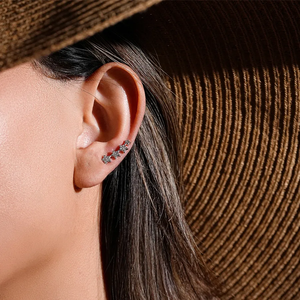 ต่างหูทองคำขาวพรีเมี่ยมพร้อมเพทายประกายและชุบทอง18K ดีไซน์คลาสสิก - Product Image 1