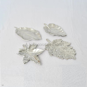 Nouveau bol de service à salade en aluminium fait à la main chocolats en forme de feuille bol de service ensemble de 4 pièces or et argent finition bol de service - Product Image 2