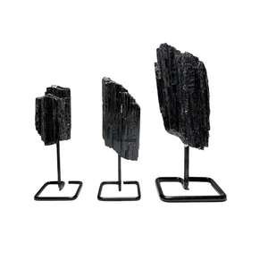 Piedra preciosa natural Cristal de turmalina negra cruda en soporte para la decoración de la sala de oficina Piedra de cristal curativa - Product Image 1
