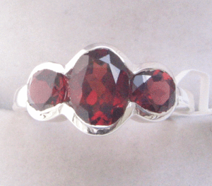 แหวนพลอยโกเมนธรรมชาติสำหรับผู้หญิงจาก Shah Gems ปรับขนาดได้ เงินแท้ 925 ชุบทองคำสีกุหลาบ ทรงวงรี ประดับขอบเพชร ของขวัญสำหรับทุกโอกาส - Product Image 1