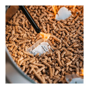 Pellets de madera dura Premium de combustión limpia con bajo contenido de cenizas y alto rendimiento BTU para estufas de pellets y sistemas de calefacción domésticos - Product Image 4