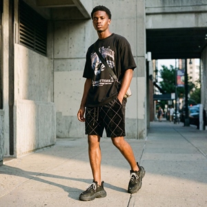 กางเกงขาสั้นผู้ชายผ้ากำมะหยี่แบบเป็นมิตรกับสิ่งแวดล้อม ตกแต่งด้วยคริสตัล ระบายอากาศได้ดี สไตล์สตรีทแวร์ ทรงบ็อกซี่ ใส่เล่นกีฬาหรือลำลอง ผลิตและขายส่ง - Product Image 5