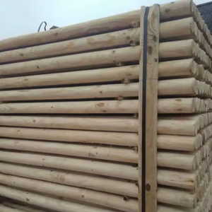Poteaux d'acacia naturel pas cher prix poteau de clôture rond conception palissade bois de Pologne - Product Image 1
