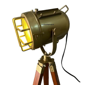 Lámpara de pie de reflector de latón antiguo náutico con un trípode de madera resistente, perfecto para agregar un toque marítimo vintage a cualquier habitación - Product Image 4