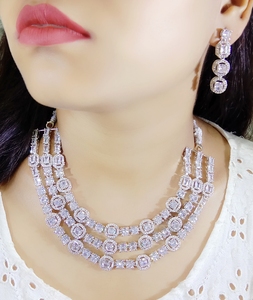 ชุดเครื่องประดับอินเดียมาใหม่พร้อมต่างหูแบบห้อยของขวัญงานหมั้นสำหรับงานแต่งงานคอลเลกชันเครื่องประดับสำหรับเจ้าสาวโฆษณาคุณภาพระดับพรีเมียม - Product Image 5