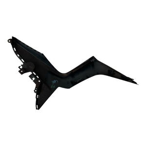 Carenado Inferior Original Yamaha B74F835K00P0 para Xmax 300 2017 Hecho de Plástico y Fibra de Carbono - Product Image 2