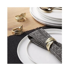 Ensemble de 4 anneaux de papier de soie en métal avec des anneaux de tissu de serviette de forme carrée de la plus grande qualité pour une utilisation à la maison d'hôtel - Product Image 2