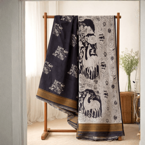 Sari de algodón Midnight Noir Kalamkari pintado a mano, con influencia india y pakistaní, de georgette, tela de red pesada, suave y cómoda para uso diario. - Product Image 5