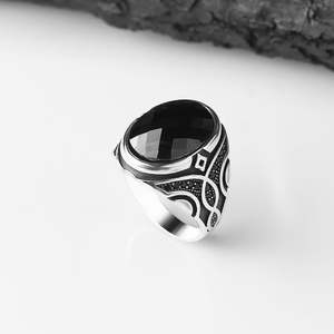 Anillo Azuris VALKH1421 para Hombre, Plata de Ley 925 Turca, Estilo Otomano, Piedra Negra Natural, Moderno y Elegante - Product Image 1