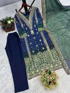 Último diseñador Heavy Faux Georgette Bordado Secuencia Trabajo Kurti Set Por FabZone - Product Image 2