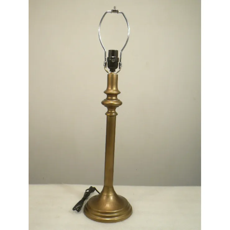 Gold Coated Base with Bottom Hand hammered Design Metal Table Lamp Classic Tableware Metal Lamp