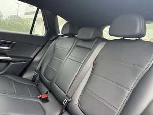 Mercedes-Benz GLC 300 4MATIC AWD 2024 d'occasion, couleur noir intense, sièges en cuir, démarrage à distance, technologie Bluetooth, toit ouvrant - Product Image 4