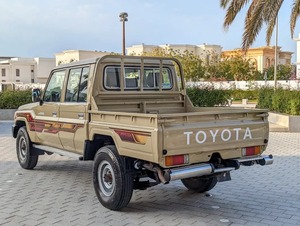 Toyota Land Cruiser Serie 79 LX V6 SUPER LIMPIO, Transmisión Automática, Volante a la Izquierda y Derecha - Product Image 4