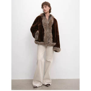 Chaqueta de piel de conejo bicolor vintage estilo Pictorial Paris con cuello suave de piel sintética de zorro, abrigo teñido con estampado y decoración de botones de seda. - Product Image 6