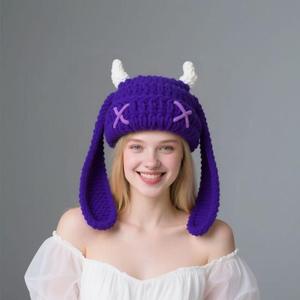 Bonnet tricoté chaud unisexe 100% acrylique, fait main, avec grandes oreilles de lapin et mignonnes cornes de diable, idéal pour l'hiver et la plage - Product Image 4