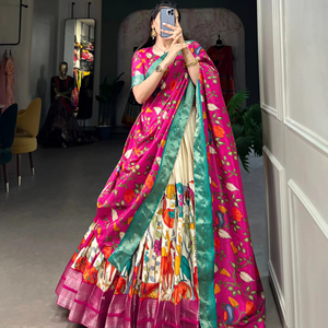 Lehenga Choli Tradicional de Diseño en Algodón y Seda con Borde Tejido Zari, Modelo Elegante para Fiestas, Damas de Honor y Bodas - Product Image 1