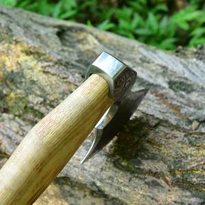 Hacha de acero de Damasco personalizable de alta calidad con mango de madera Logotipo de diseño OEM Acampar al aire libre Venta al por mayor Hachas personalizadas de buena calidad - Product Image 2