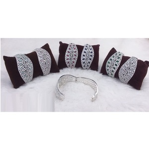 กำไลข้อมือสำหรับใส่ในปาร์ตี้หรูหราดีไซน์เหนือกาลเวลาสำหรับการใช้งานซ้ำๆในปริมาณมากจากอินเดีย - Product Image 1