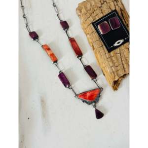 Conjunto de Collar Navajo Hecho a Mano con Concha de Ostra Espinosa Morada y Roja y Plata de Ley, Joyería Cultural Coleccionable - Product Image 4