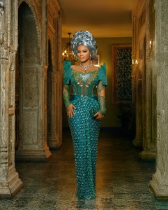 Robe de soirée sirène longue vert émeraude ornée de perles, avec bandeau Gele et corsage en maille respirante - Product Image 1