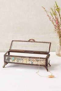 Boîte à bijoux en laiton et en verre exquise avec gravure florale complexe pour un décor vintage unique et un stockage sûr des bijoux - Product Image 4