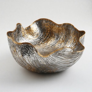 Cuenco de comedor profundo de concha Noble, cuenco artesanal de latón martillado, vajilla de lujo hecha a mano para un comedor elegante y un encanto atemporal de mesa - Product Image 3