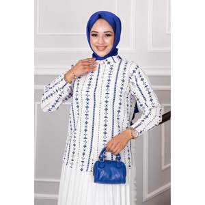 Blusa Hijab para mujer con estampado étnico Color índigo con diseño único - Product Image 1
