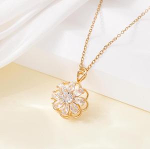 Nouveau collier rotatif en forme de fleur dorée pour femmes, collier à pendentif en acier inoxydable tendance - Product Image 4