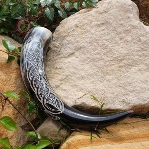 Cuerno Vikingo para Beber con Grabado Animal Pulido Único, Diseño de Vaca de Alta Calidad, Estilo Náutico para Decoración Nórdica Navideña - Product Image 4