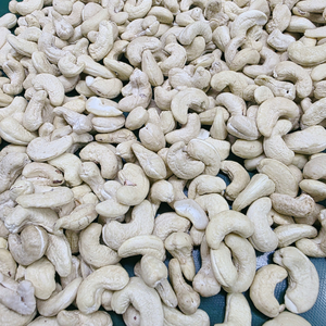 Fournisseur de confiance Noix de cajou W180 W240 W320 Noyaux de noix de cajou SANTIGO Vente en gros de noix de cajou Faible MOQ Emballage personnalisé - Product Image 1