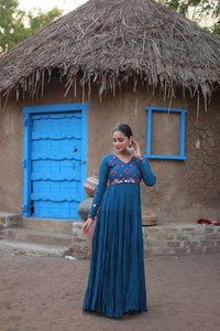 ผ้าเรยอนบริสุทธิ์พิมพ์ลายกระจก Anarkali กาวน์ออกแบบล่าสุด - Product Image 4