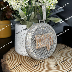 Colgante Redondo Personalizado de Plata de Ley 925 con Alfabeto y Diamantes Moissanite, para Collar Unisex - Product Image 1