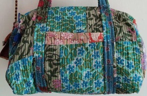 กระเป๋าดัฟเฟิลผ้าฝ้ายบุนวมพิมพ์ลายบล็อกแฮนด์เมด | กระเป๋าสะพายไหล่สำหรับเล่นกีฬาความจุขนาดใหญ่ | ยั่งยืน - Product Image 3